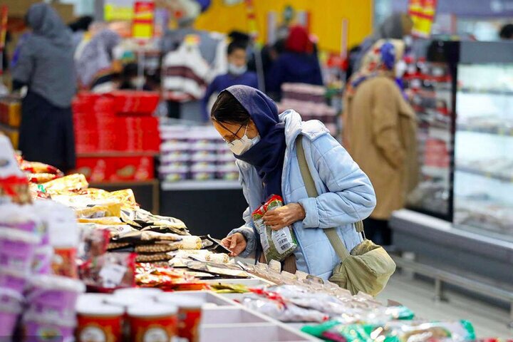  بانک مرکزی اعلام کرد: سقوط ۶۰ درصدی قدرت خرید مردم در آذرماه/ تورم نقطه به نقطه شهری ۵۴.۲ درصد