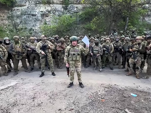 نعمت‌الله ایزدی، آخرین سفیر ایران در شوروی: شورش «واگنر» علیه پوتین یک شروع است، اما الزاما به نتیجه نمی رسد / ادامه اختلافات و تنش ها ممکن است به سرانجام رسیدن جنگ اوکراین کمک کند 