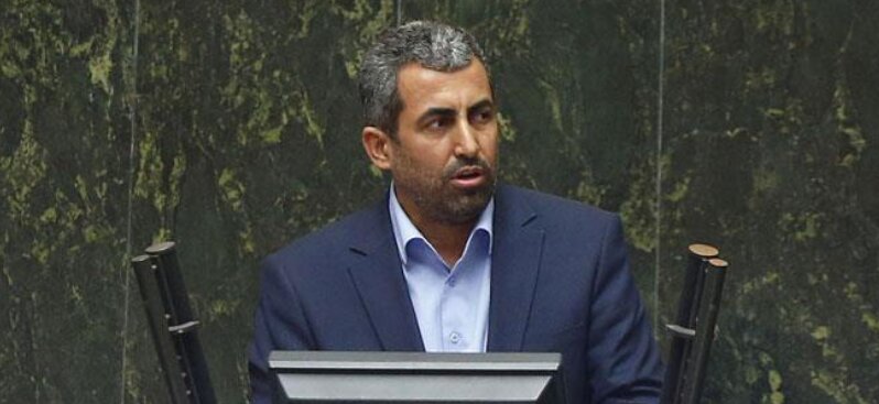 انتقاد یک نماینده مجلس از سیاست های نادرست ارزی دولت/ کالاهای اساسی با قیمت ۲ تا ۳ برابری به دست مردم می‌رسد