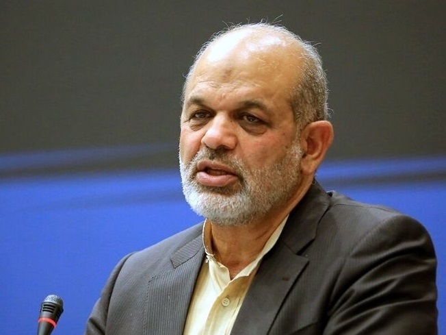  وزیر کشور: چه دلیلی دارد که فلان خودرو در فلان کشور صنعتی ساخته شود و مردم ما احیانا دنبال آن خودرو باشند؟ / چرا مردم ما به دنبال محصولات تولیدی خودمان نباشند؟