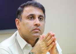 معین الدین سعیدی: شاهد هستیم که روز به روز قیمت دلار بالا می‌رود؛ دولت اما آمار و اطلاعات مثبت می‌دهند، احساس می‌کنم درباره کشوری جز ایران صحبت می‌کنند 