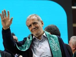 خبرگزاری فرانسه: پزشکیان به همراه تیم دیپلماتیک مجرّب می‌تواند ایران را از بحران‌ها دور سازد / دستیابی به توافق‌هایی بین ایران و آمریکا همچنان امکان‌پذیر است