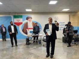 زاکانی: قرار است نگذاریم جریان تحریف را دوباره حاکم کنند و کتاب تاریخ را برنامه تحول جا زنند/ خط اصلی انقلاب را در دولت «خدمت محور» قرار می‌دهیم/ با دعوت نخبگان دانشگاهی و حوزوی و فعالان سیاسی امده ام