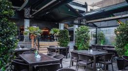  دبیریان: در یک قرارگاه حجاب برای جمع آوری فضای بیرونی کافه‌های مشهد تصمیم گرفته شد / موحدیان: بخاطر آوردن سگ، این فضاها جمع آوری شد