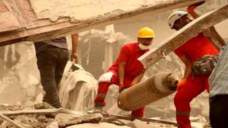  آخرین وضعیت مصدومان و جانباختگان حادثه ریزش ساختمان متروپل/۱۱۲ نجاتگر و ۱۹ خودروی عملیاتی در محل حادثه هستند
