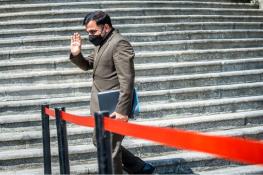  واکنش وزیر ارتباطات به مسدود شدن طاقچه: راه برخورد با کارکنان متخلف یک سکو، بستن آن نیست / رییس‌جمهور مخالف توقف جریان خدمت رسانی فناورانه به مردم هستند / پیگیر حل موضوع هستم