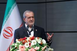  پزشکیان: ترامپ می‌گوید بیایید گفت‌و‌گو کنیم و همان لحظه، تمام توطئه‌های ممکن را علیه ایران امضا می‌کند/ می‌گوید می‌خواهیم مذاکره کنیم؛ تو اگر اهل مذاکره بودی، چرا [باید] این غلط‌ها را می‌کردی