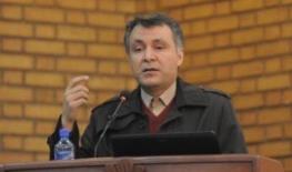 کنایه فاضلی به رئیسی: فساد چای دبش بیخ گوش شما رخ داد، شما که انقدر حساسید این لینک را امضا کنید