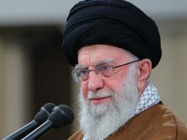  رهبر انقلاب: آقای مخبر طبق اصل ۱۳۱ قانون اساسی در مقام مدیریت قوه مجریه قرار می‌گیرد؛ موظف است به همراهی رؤسای قوای مقنّنه و قضائیه ترتیبی دهند که ظرف حداکثر ۵۰ روز رئیس جمهور جدید انتخاب شود