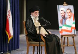  در دیدار رئیس‌جمهور و اعضای هیئت دولت؛ رهبر انقلاب: در سی و چندسال اخیر از همه دولتها با گرایشهای مختلف حمایت کردم/ مسئله معیشت مردم خیلی مهم است/ مهمترین شاخص خنثی‌سازی تحریم‌ها، کاهش تورم است