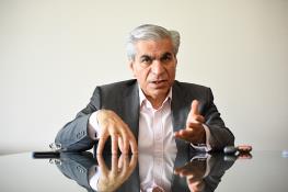  عادلی، رئیس پیشین بانک مرکزی: از خود بپرسید چرا بعد از رئیس جمهورشدن پزشکیان، نرخ ارز کاهش یافت