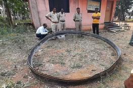 برخورد حلقه‌ای فلزی از فضا به هند 