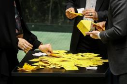 غضنفرآبادی بعد از کسب ۱۴ رأی در انتخابات نایب رئیسی مجلس: رایزنی و لابی نداشتم /قالیباف از کاندیداتوری ام خبر نداشت /به اصرار دوستان آمده بود