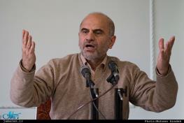 فرشاد مومنی: وقتی وزیر شما سنگ واردات را به سینه می‌زند دنبال نفوذ در کجا می‌گردید؟/ می‌خواهند ارز جهانگیری را با 100 پله بی آبرویی بیشتر به عنوان ارز مخبر جا بیندازند