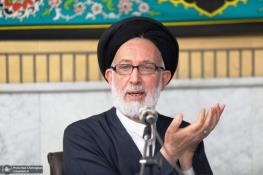  آیت الله ایازی؛ هیچ عالمی تایید نمی‌کند که ما برای مقابله با بی‌حجابی، از افراد عکس بگیریم/چرا به معضلات اقتصادی اعتراض نمی کنید؟