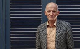  مقصود فراستخواه: «تمامیت خواهی» یعنی مردم‌ با ماسک‌هایی که برای‌ آنها در نظر گرفته شده زندگی کنند/ جامعه می‌خواهد نقش‌ خودش را به آینده خودش بزند/ گاهی انتظاراتی از جامعه داریم که در دوره قاجار هم‌ نبود