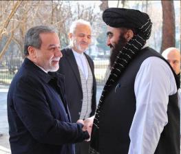  دیدار وزیر خارجه ایران با سرپرست وزارت خارجه افغانستان / عراقچی: امیدوارم روابط با افغانستان را هرچه بیشتر در جهت منافع ملی ۲ کشور گسترش دهیم
