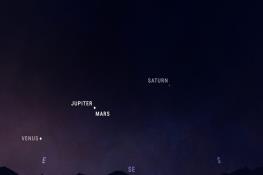 درخشش مریخ و مشتری در آسمان سحرگاه