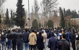 دبیر انجمن اسلامی دانشجویان دانشگاه تهران: در تجمع بزرگداشت امیرمحمد خالقی دانشجویان خواستار ورود دخترانی بودند که پشت نرده‌ها تجمع کرده بودند؛ در نهایت، تعدادی از دانشجویان دختر توانستند وارد شوند 