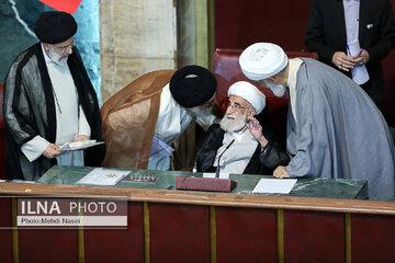 خنده های جنتی روی صندلی ریاست +عکس