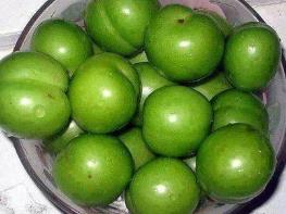 گوجه سبز آنالیا در بازار تجریش/ ۵۰ درصد گوجه ایرانی را سرما زد 