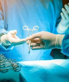  فوت ۴ کودک بر اثر قصور یک پزشک در قم / رئیس کمیسیون بهداشت مجلس: قصور پزشکی ممکن است در همه جای دنیا رخ دهد/ با برجسته کردن اینگونه اخبار جامعه و مردم را نگران نکنید