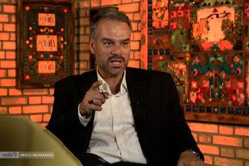 روایت جالب یک نماینده مجلس از احتکار خودرو مورد عجیب در قیمت‌گذاری خودروهای وارداتی/ رشیدی‌کوچی: بگویید چگونه خودرو ۷۰۰ میلیونی یک‌دفعه ۲ میلیارد و ۸۰۰ میلیون تومان شد