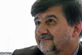  ابعاد مهاجرت در ایران امروز؛ تبعات و راهکارها/5 احمدی، معاون پیشین وزیر ورزش: تعداد ورزشکاران ایرانی پناهنده شده به کشورهای دیگر 81 نفر و تعداد خانم‌ها 24 نفر بوده/ 80 درصد از بخش برگزیده جامعه ایران میل به مهاجرت دارند