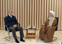  آیت الله جوادی آملی: خدا هیچ ملتی را با تازیانه ای دردناک تر از فقر نزده؛ اگر فقر باشد، دینداری مردم مشکل است / اگر حرمت و احترام مردم حفظ شود، جامعه و مردم نیز همراه خواهند بود 