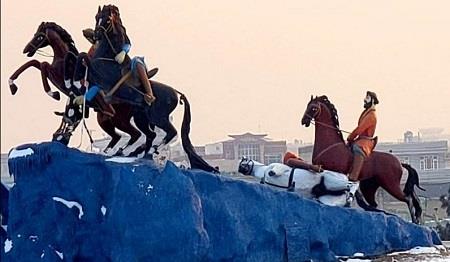طالبان مجمسه اسب‌ها را در شهر مزار شریف تخریب کردند
