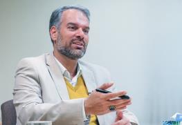 کوچی: دولت؛ مانع پلاک شدن خودرو‌های صفرِ وارداتی/ سازمان استاندارد که «پراید» را تایید کرده، کیفیتِ «کیا»، «هیوندای» و «میتسوبیشی» را رد کرده! 