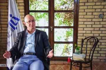  بگلریان: اگر لاریجانی رجل سیاسی نیست پس چه کسی است؟/ نمایندگان اقلیت، ویترین مجلس نیستند / احمدی نژاد در ساختار بودجه دست می برد