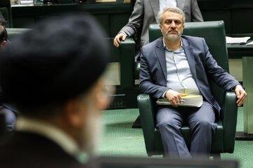  ساردویی: ما بحران مدیر داریم، و مدیریت خوبی بر کشور حاکم نیست نماینده مجلس: ارتباط با عربستان نگذاشت، دلار صدهزار تومانی شود/ رئیسی، افراد ضعیف‌تر به مجلس معرفی نکند