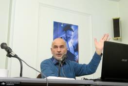 واکنش فرشاد مومنی به اظهارات برخی افراد درباره چپ گرا بودن شهید بهشتی و قانون اساسی: این حرف های ناروا و پوچ را می زنند تا از مسئولیت توصیه های‌شان در سی سال گذشته طفره بروند 