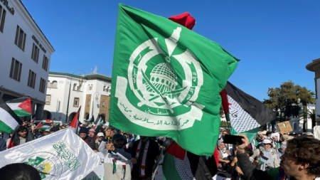  الجزیره: پیشنهاد فرستاده آمریکا و میانجیگران شامل آزادی ۵ زندانی اسرائیلی در روز اول از جمله عیدان الکساندر، آزادی تعدادی از زندانیان فلسطینی و آغاز مذاکرات در طی ۵۰ روز است 