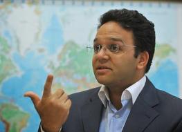 رحمان قهرمانپور، کارشناس بین‌الملل در گفت‌وگو با «انتخاب»: اگر فرماندار فلوریدا ترامپ را ببرد شرایط برای ایران سخت خواهد شد؛ اگر هم ترامپ پیروز شود با شدت زیادتری با ایران برخورد خواهد کرد / ایران متغیر مهمی در انتخابات آینده ریاست جمهوری آمریکا نیست 