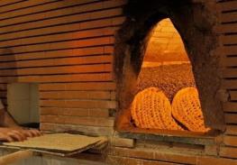  دستور جدید برای شیوه فروش نان؟ / اتحادیه نانوایان: سهمیه آرد کم شد / می گویند محدودیتی برای فروش نان به مردم نداریم اما شرکت ارائه‌دهنده دستگاه‌های هوشمند نانوایی برای نانوایان محدودیت فروش گذاشته