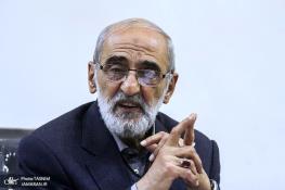  حسین شریعتمداری مالکیت خصوصی کسب و کارها در ایران را زیر سوال برد: چرا به «دولت موازی» اجازه فعالیت داده‌اید؟ مدیریت اقتصاد دیجیتال را به سکوهایی سپرده‌اید که اهداف دیکته شده دشمنان مردم را به اجرا می‌گذارند؛ دلال و جاسوس هستند!