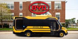 اتوبوس مدرسه برقی که از هزینه های سوخت و نگهداری می کاهد