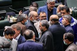  نماینده شهرضا: نمی‌خواهند استیضاح وزیر کشور مطرح شود/ قالیباف تمایل دارد استیضاح صورت نگیرد/ ثبت شود که نمایندگان در برابر خیلی از مشکلات بی‌تفاوت عبور نکردند