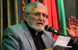  منصور ارضی: در این کاخ گلستان خراب‌شده را از آن سمت باز کنید تا برخی با این اوضاع از مقابل مسجد تردد نکنند و دل امام زمان را به درد نیاورند