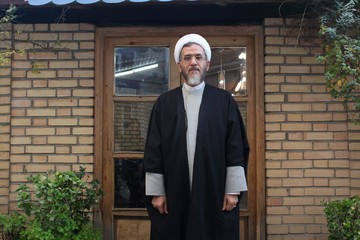  آماده گفتگو با هر چهره‌ای هستم اما زنده و در رسانه ملی مازنی: نیاز به گفتگویِ ملیِ صبورانه داریم /زمانی کنار هم نشستن باهنر و عارف تابو بود اما...