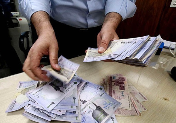  سخنگوی کمیسیون تلفیق: حداقل حقوق کارکنان دولت ۱۰ میلیون و بازنشستگان ۹ میلیون تومان تصویب شد/ در لایحه بودجه «افزایش قیمت بنزین» نیست