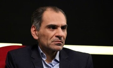 استاد دانشگاه امام صادق: دولت چون کار قابل دفاع ندارد، به دنبال کارنامه سازی است/ رئیسی چیزی از خلق پول نمی داند، اما وزیر اقتصاد که می داند چه کرده!