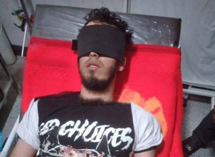 متهم دستگیرشده حادثه تروریستی حرم شاهچراغ فردی به نام «س. اسلم‌یار»، تاجیک‌تبار و اهل ولایت بدخشان است / او یک سلاح کلاشنیکف تاشو با ۸ تیغه خشاب و ۲۴۰ تیر جنگی به همراه داشت که فقط توانست ۱۱ تیر از آن‌ها را شلیک کند