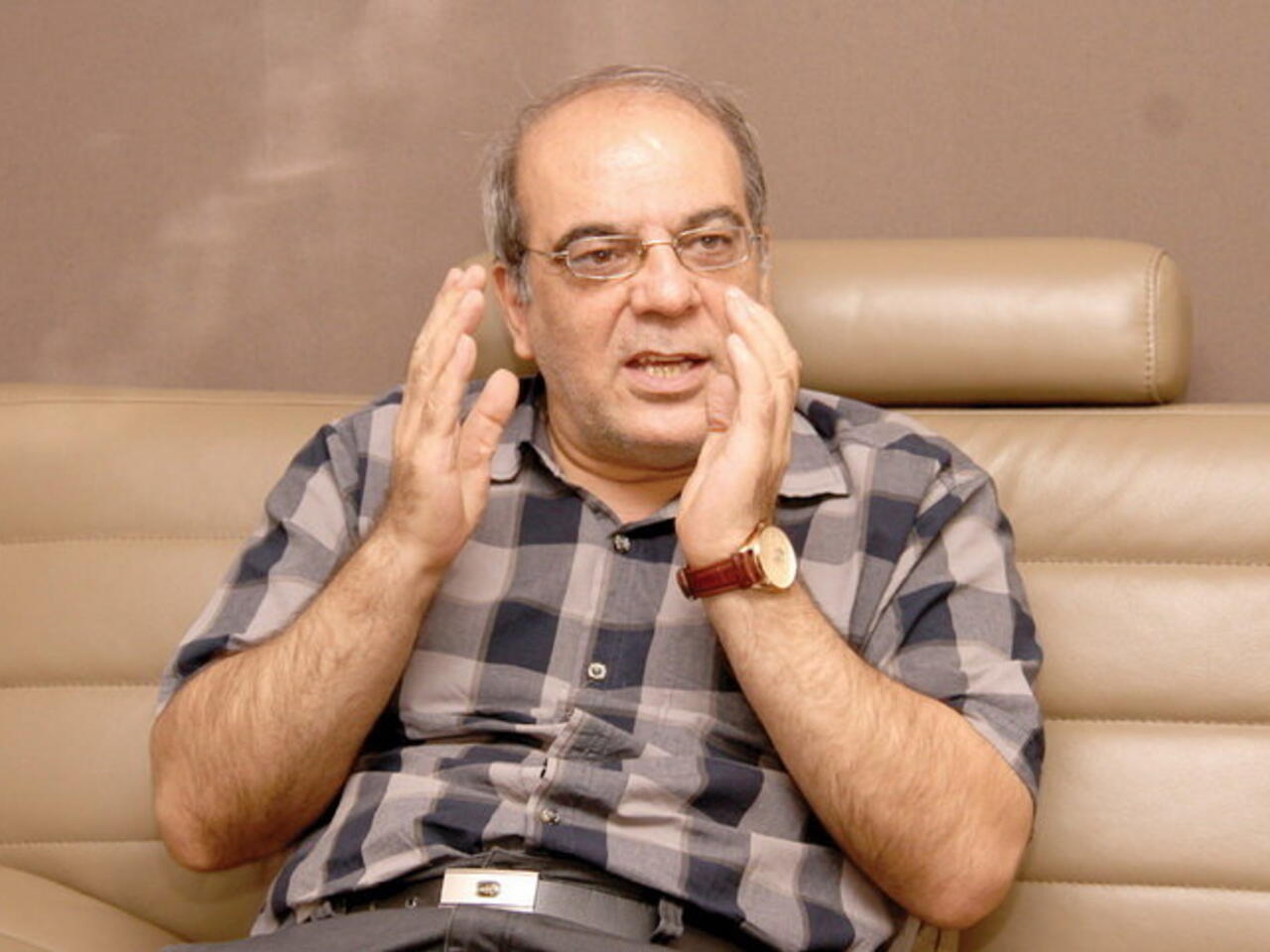  عباس عبدی در پاسخ به روزنامه کیهان: هر گاه منجی ظهور کند، هر کس کاری می‌کند که الان انجام می‌دهد / اگر امروز طرفدار ظلم و نابرابری و تبعیض است مثل شما، آن روز هم چنین خواهد بود 