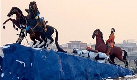 طالبان مجمسه اسب‌ها را در شهر مزار شریف تخریب کردند