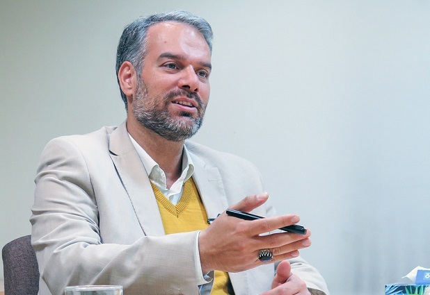 کوچی: دولت؛ مانع پلاک شدن خودرو‌های صفرِ وارداتی/ سازمان استاندارد که «پراید» را تایید کرده، کیفیتِ «کیا»، «هیوندای» و «میتسوبیشی» را رد کرده! 