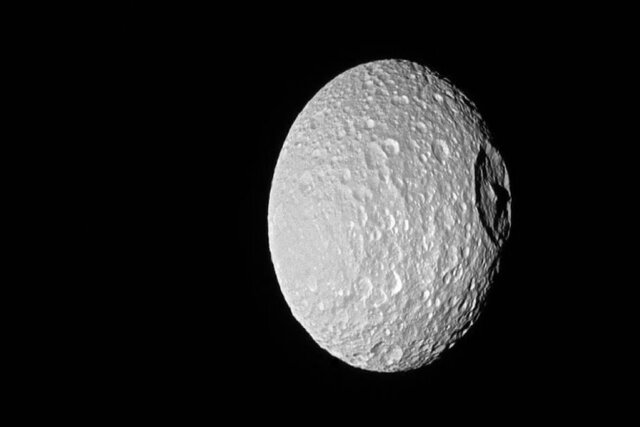 شواهدی از وجود آب در قمر "میماس" زحل