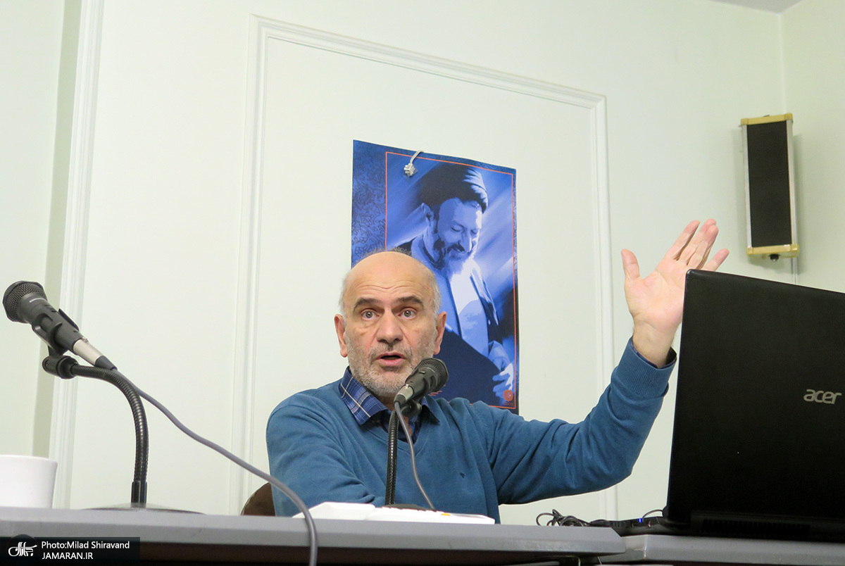 واکنش فرشاد مومنی به اظهارات برخی افراد درباره چپ گرا بودن شهید بهشتی و قانون اساسی: این حرف های ناروا و پوچ را می زنند تا از مسئولیت توصیه های‌شان در سی سال گذشته طفره بروند 